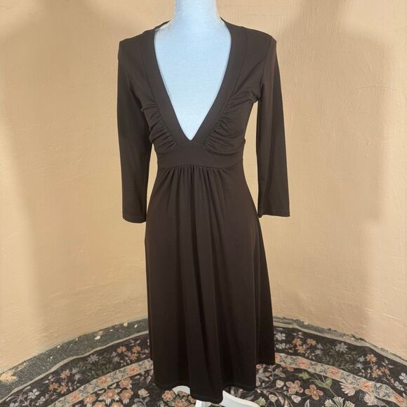 Susana Monaco Dresses & Skirts - Susana Monaco Brown Deep V-Neck Ruched Midi Dress – Empire Waist | Size M